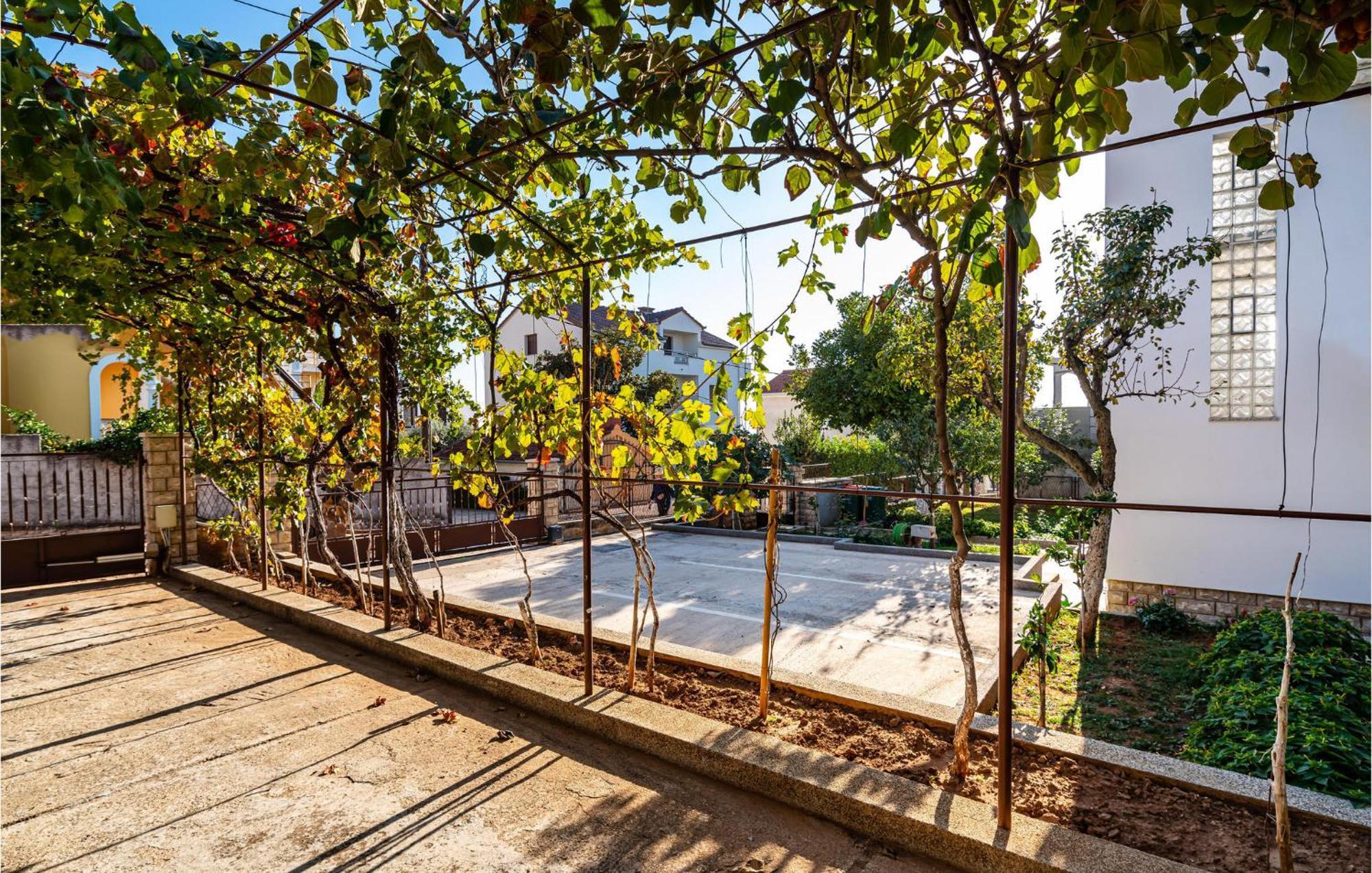 2 Bedroom Cozy Apartment In Zara Esterno foto