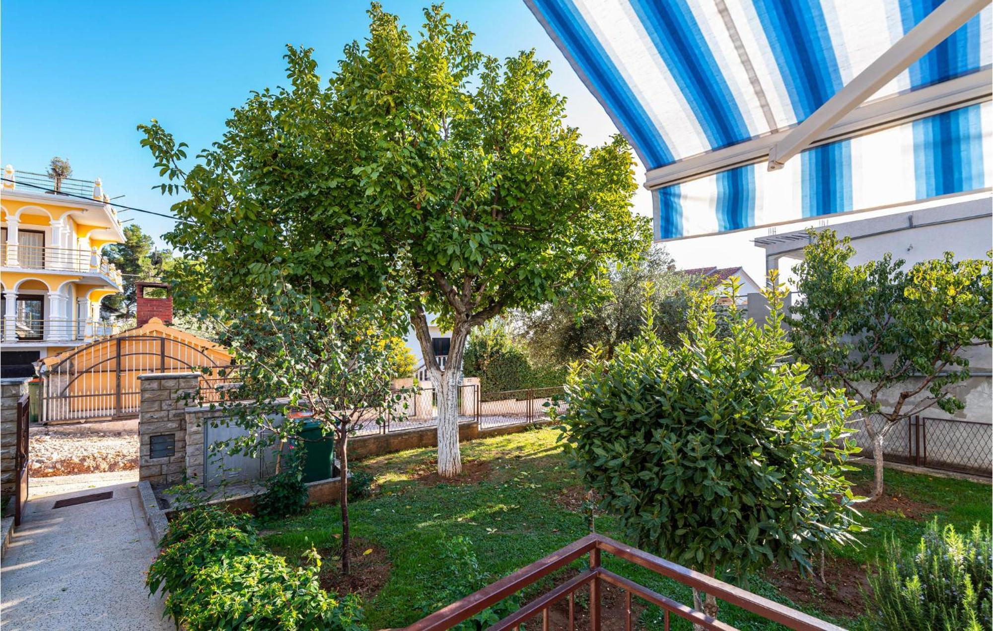 2 Bedroom Cozy Apartment In Zara Esterno foto
