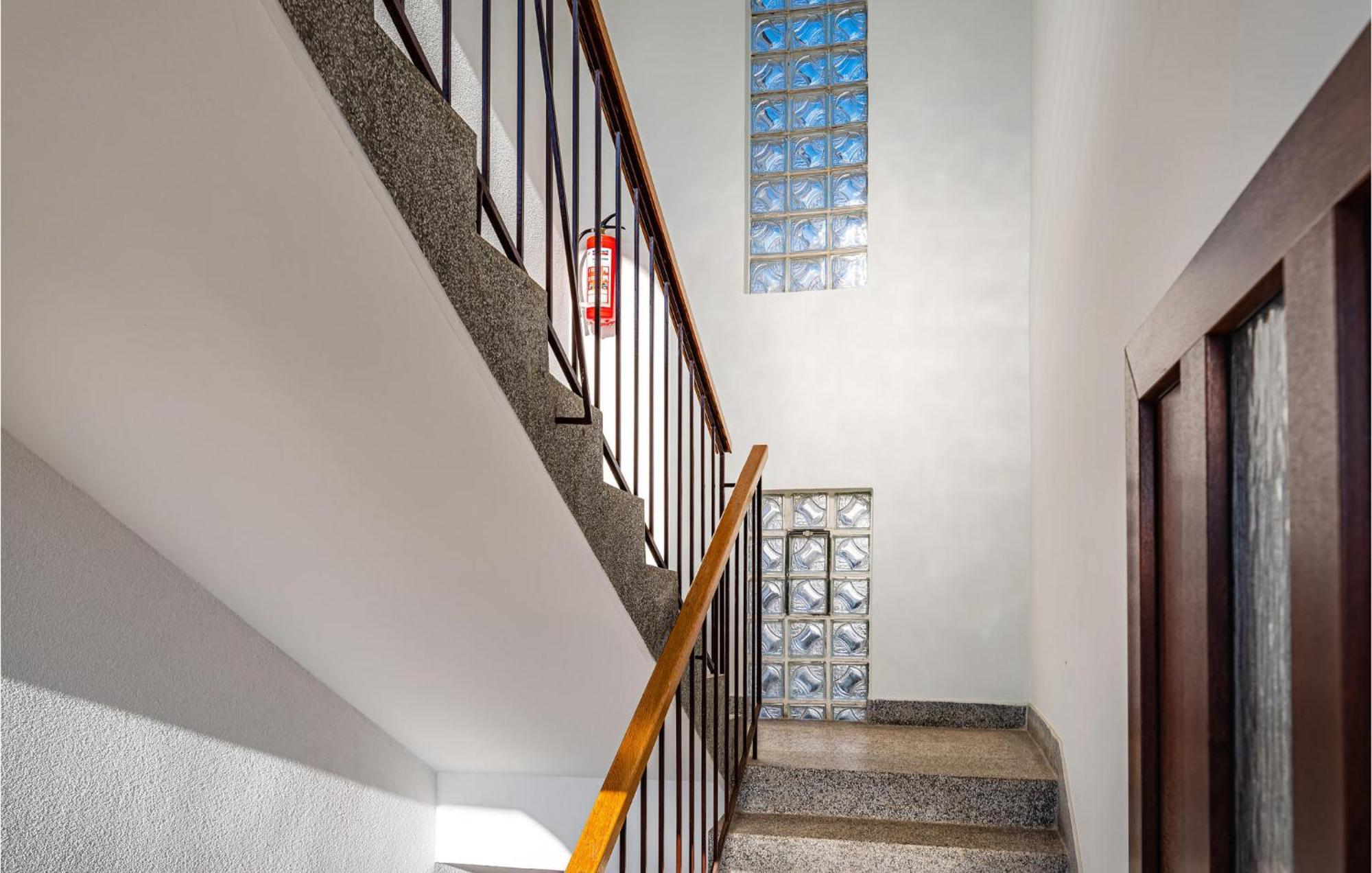 2 Bedroom Cozy Apartment In Zara Esterno foto